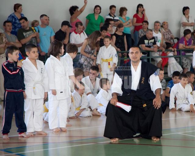 George Crăciunescu, instructorul echipei sucevene de karate okinawian Isshinryu, extrem de mulţumit de rezultatele elevilor săi