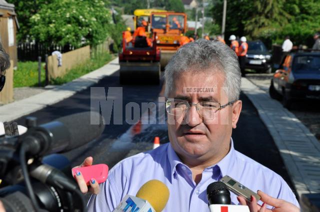 Ion Lungu a verificat ieri lucrările de asfaltare a trei străzi din Burdujeni Sat