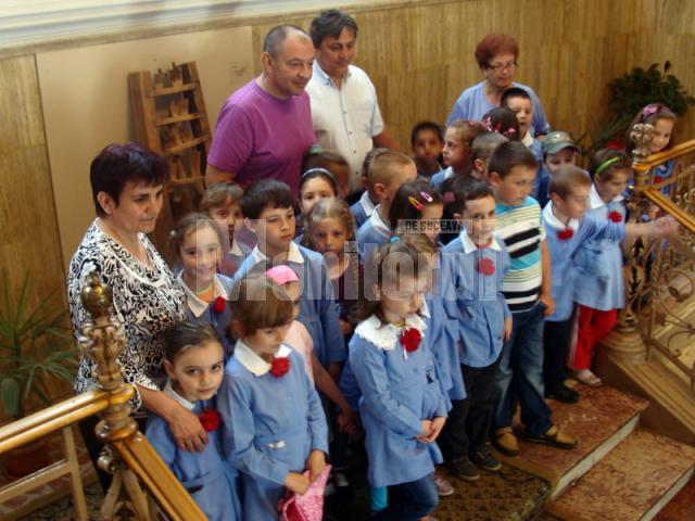 Expoziţie de desene “Cum ne dorim să arate primarul municipiului Fălticeni”, a preşcolarilor de la „Lizuca”