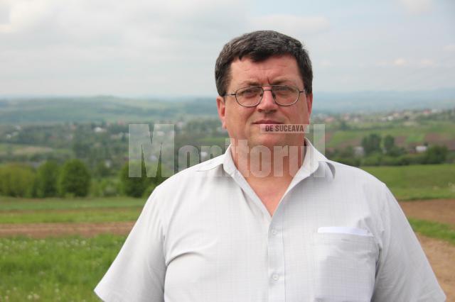 Gherasim Constantin Ciocîrlan e convins că oamenii din satele Todireştiului îi vor urma sloganul: „Vrei un partid la primărie sau un gospodar?”.