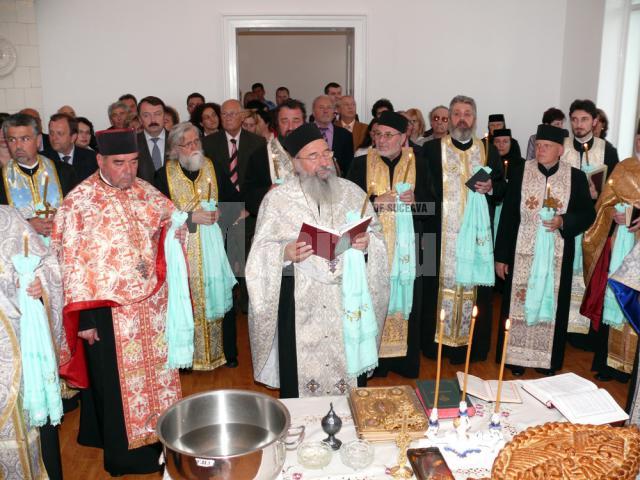 Slujbele de sfinţire au fost oficiate de un sobor de preoţi din Protopopiatul Fălticeni