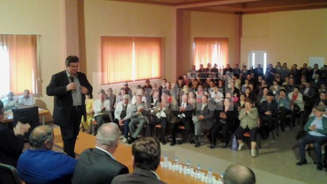 Câteva sute de locuitori ai comunei Cornu Luncii au participat la întâlnirea cu liderul PSD Suceava, Cătălin Nechifor, candidatul USL pentru funcţia de preşedinte al Consiliului Judeţean