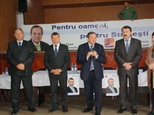 Locuitorii comunei Stroieşti au venit în număr foarte mare la întâlnirea cu preşedintele PDL al Consiliului Judeţean, Gheorghe Flutur