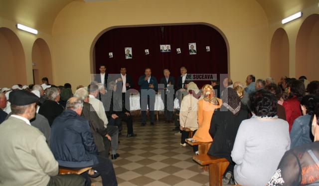 Preşedintele Consiliului Judeţean şi al PDL Suceava, Gheorghe Flutur, a remarcat investiţiile făcute în ultimii ani în comuna Bilca