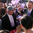 Liderul PP-DD, Dan Diaconescu, a fost întâmpinat  la Suceava cu pâine şi sare, la fel ca în toate celelalte localităţi unde a poposit