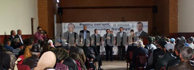 Locuitorii comunei Stroieşti au venit în număr foarte mare la întâlnirea cu preşedintele PDL al Consiliului Judeţean, Gheorghe Flutur, care candidează pentru un nou mandat la alegerile locale din 10 iunie