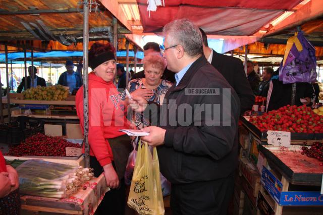 Ion Lungu s-a întâlnit cu comercianţii din Piaţa Burdujeni, care va fi modernizată anul viitor