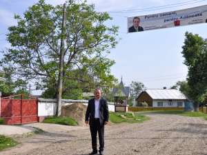 Consiliul Judeţean Suceava a pietruit drumul judeţean Grigoreşti-Feteşti din comuna Adâncata pe o porţiune de doi kilometri, ca urmare a solicitării făcute de consilierul local PDL Viorel Cucu