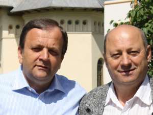 Preşedintele PDL al Consiliului Judeţean, Gheorghe Flutur, care candidează pentru un nou mandat la alegerile locale din 10 iunie şi candidatul PDL la funcţia de primar al municipiului Vatra Dornei, Ilie Boncheş