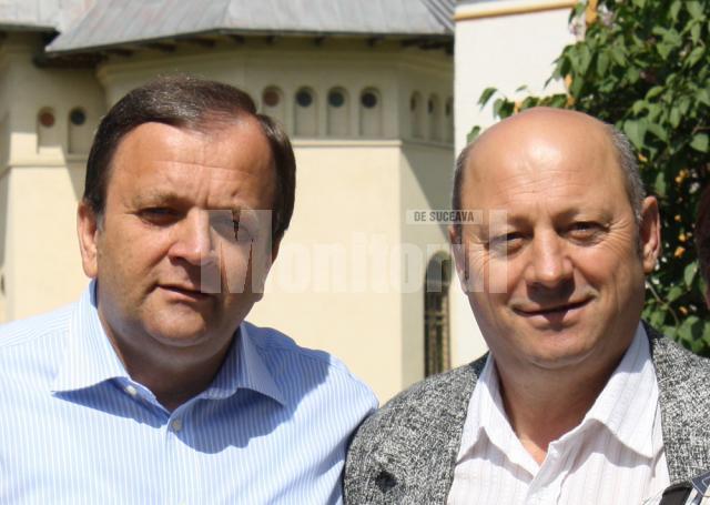 Preşedintele PDL al Consiliului Judeţean, Gheorghe Flutur, care candidează pentru un nou mandat la alegerile locale din 10 iunie şi candidatul PDL la funcţia de primar al municipiului Vatra Dornei, Ilie Boncheş