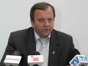 Preşedintelui PDL al Consiliului Judeţean, Gheorghe Flutur, care candidează pentru un nou mandat la alegerile locale din 10 iunie