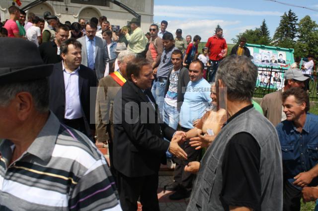 Preşedintele CJ Suceava, Gheorghe Flutur, a avut o întâlnire „de suflet” cu locuitorii comunei Preuteşti