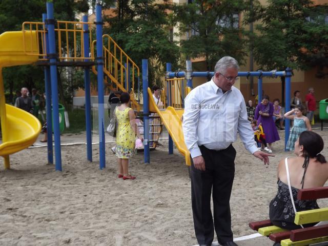 Ion Lungu a inaugurat noul loc de joacă de lângă Biserica Sf. Andrei