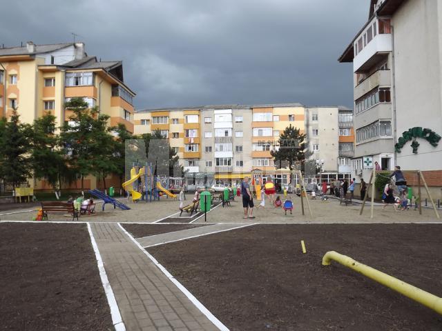 Ion Lungu a inaugurat noul loc de joacă de lângă Biserica Sf. Andrei