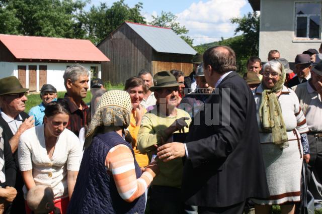 Preşedintele Consiliului Judeţean, Gheorghe Flutur, candidatul PDL pentru un nou mandat la şefia administraţiei judeţene, s-a aflat printre locuitorii satului Giurgeşti, din comuna Vultureşti