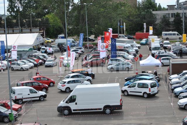 Salonul Auto Bucovina, organizat de Camera de Comerţ şi Industrie Suceava, în parteneriat cu Shopping City Suceava, reuneşte cei mai renumiţi dealeri auto din Moldova