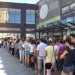 Sute de oameni au aşteptat inaugurarea magazinului H&M de la Iulius Mall