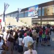 Sute de oameni au aşteptat inaugurarea magazinului H&M de la Iulius Mall