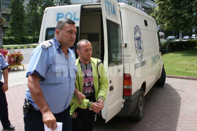 Dănuţ Olenici, de 30 de ani, din Horodnic de Jos, a apărut ieri la Curtea de Apel Suceava extrem de speriat