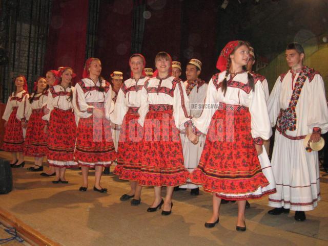 „Flori din Bucovina”, pe scena Dom Polski