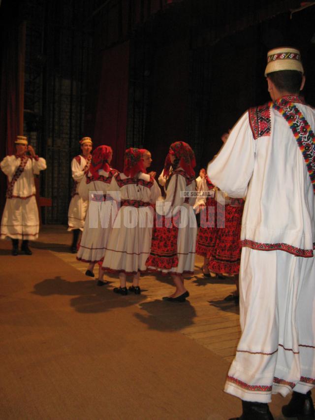 „Flori din Bucovina”, pe scena Dom Polski