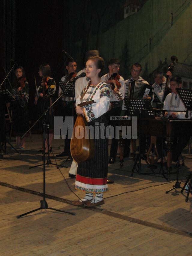 „Flori din Bucovina”, pe scena Dom Polski