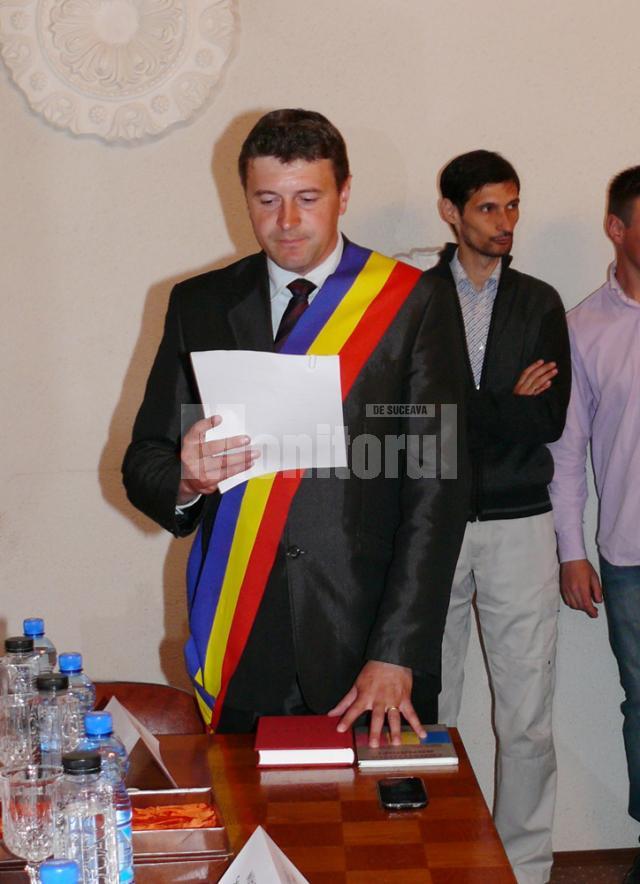 Primarul municipiului Fălticeni, Cătălin Coman, şi-a preluat mandatul sâmbătă, 23 iunie