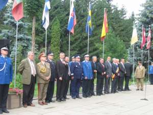Autorităţile judeţene şi locale, dar şi câteva zeci de suceveni au participat ieri la ceremonia publică de înălţare a drapelului României