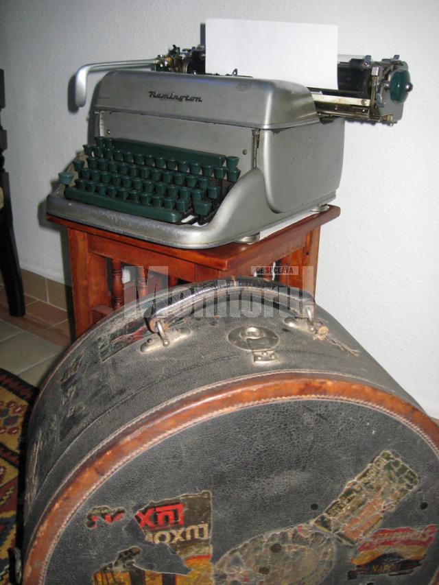 Maşina de scris şi cutia de pălării