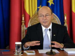 Băsescu: E prima dată după'90 când un premier îşi asumă atribuţii ale preşedintelui fără mandat