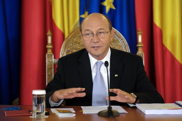 Băsescu: E prima dată după'90 când un premier îşi asumă atribuţii ale preşedintelui fără mandat