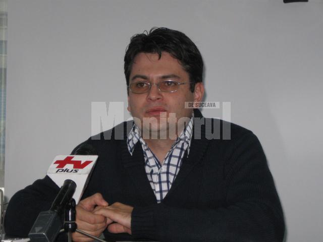 Purtătorul de cuvânt al DSP, Adrian Popescu, a spus că ieri erau internaţi 64 de pacienţi