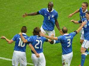 Italienii au încins hora bucuriei după calificarea în finala Euro 2012
