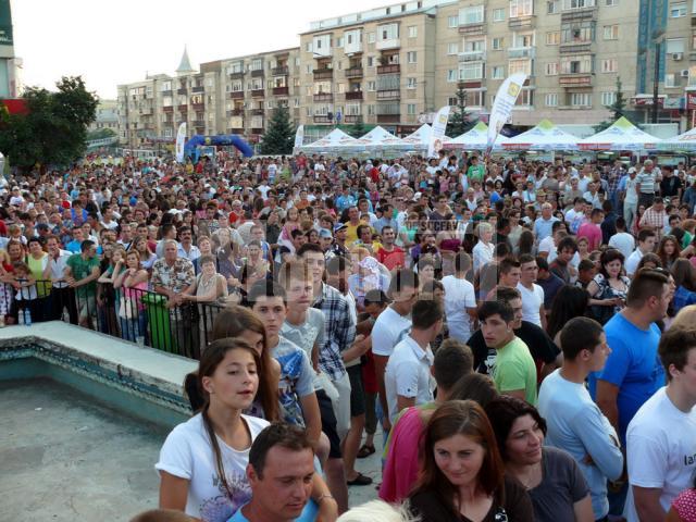 Mii de fălticeneni au participat la concertele organizate sâmbătă de Mix Music