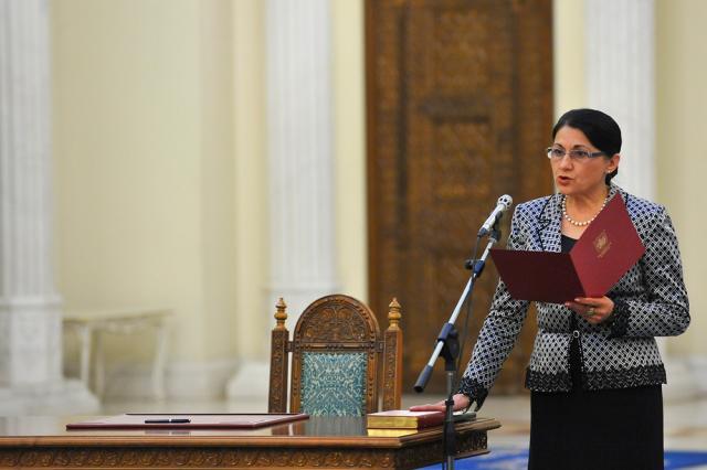Ecaterina Andronescu a depus jurământul de învestitură în funcţia de ministru al Educaţiei. Foto: MEDIAFAX
