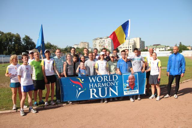 Alergătorii World Harmony Run au transmis mesajul de pace şi armonie