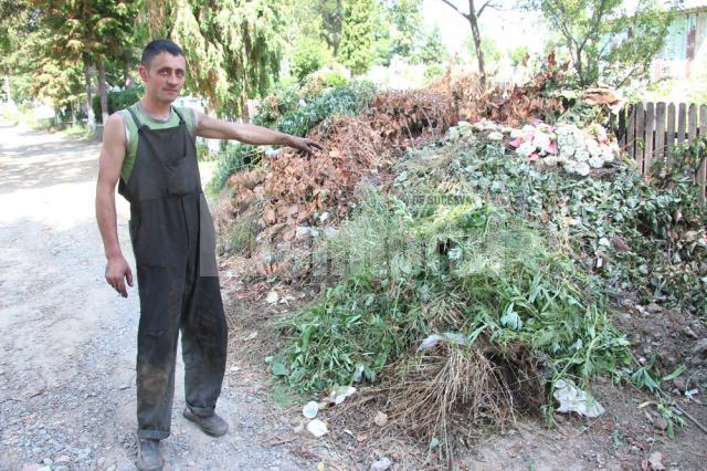 Constantin Beldea consideră mormanul de gunoi de la intrarea în cimitir nu doar ruşinos, ci şi periculos