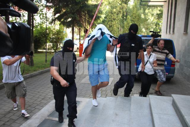 17 suspecţi din 28 au fost aduşi la sediul DIICOT Suceava