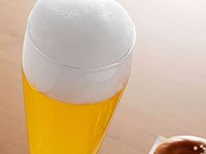Băută în cantităţi moderate, berea contribuie la diminuarea riscului formării pietrelor în rinichi. Foto: IMAGESOURCE
