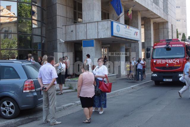 Aproape 200 de salariaţi ai Finanţelor au fost evacuaţi din cauza unui incendiu