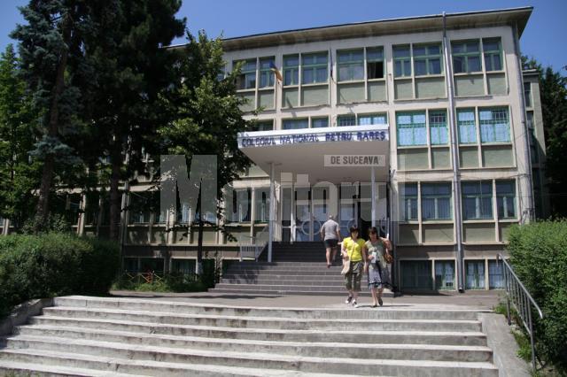 La profilul matematică-informatică bilingv de la Colegiul Naţional „Petru Rareş”, ultimul elev admis are media 9,74