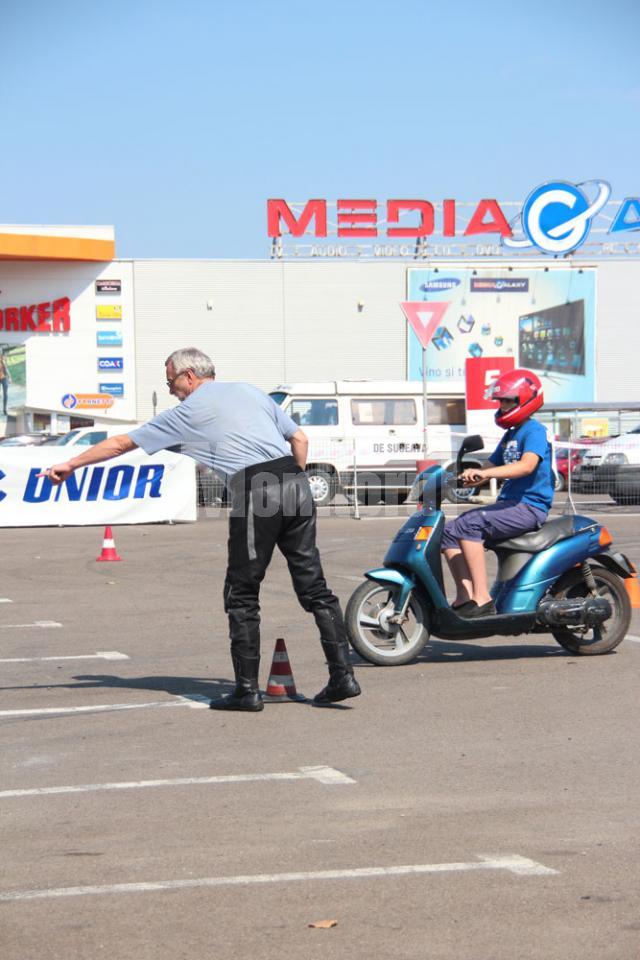 Mopediştii suceveni au luat lecţii de legislaţie rutieră