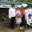 Membrii Asociaţiei Obcinile din Poiana Micului, împreună cu primarul din Mănăstirea Humorului