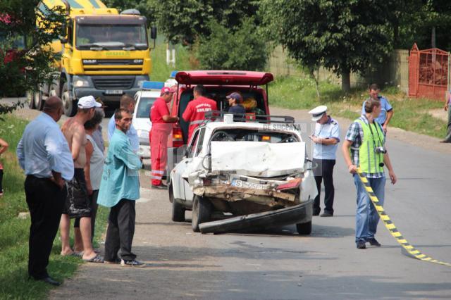 Femeia care a decedat la spital se afla, în momentul impactului, pe bancheta din spate a autoturismului Dacia