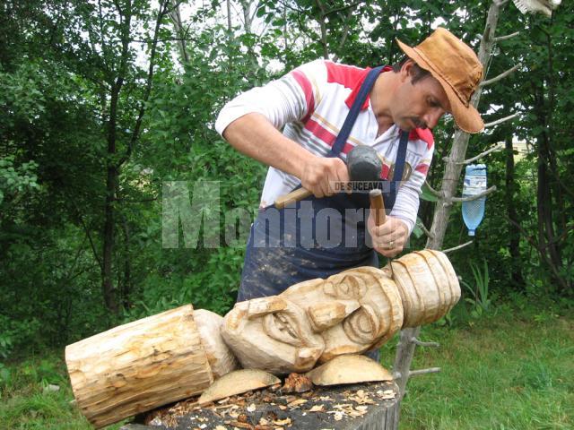 Costel Iftinchi: Folosesc lemnul pentru a transmite ceea ce simt