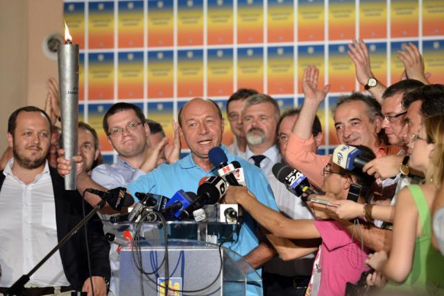 Traian Băsescu: "Românii şi-au decis astăzi ei înşişi soarta nevalidând referendumul propus de cei 256 de parlamentari în numele puşcăriabililor". Foto: Mediafax