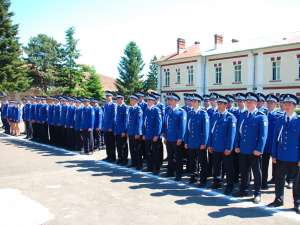 Absolvenţii Şcolii de Jandarmi au primit vacanţă în loc de repartiţii