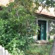 Casa în care locuieşte Iulian Cucu din Vornicenii Mici, în vârstă de 86 de ani