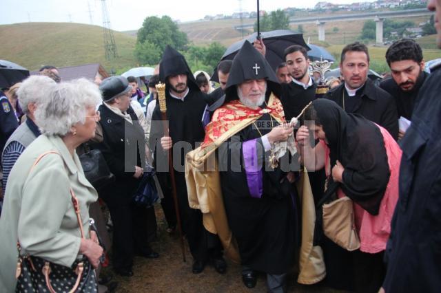 Soborul de clerici armeni, în frunte cu Sanctitatea Sa Karekin al II-lea, i-a binecuvântat pe credincioşi