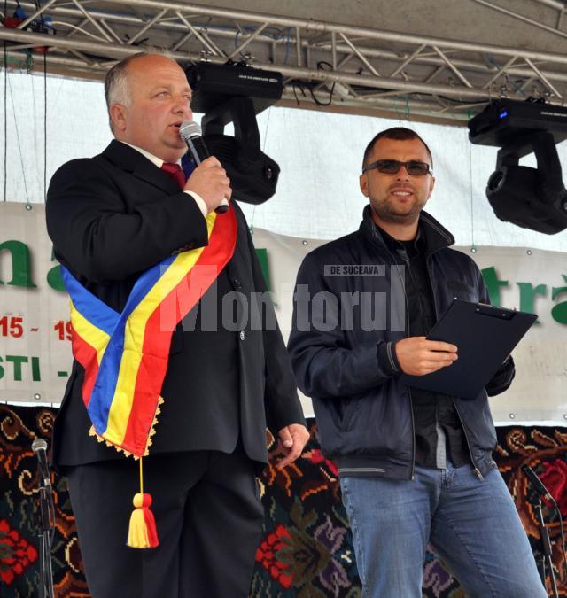 Primarul Radu Ciocan şi prezentatorul Doru Bighiu